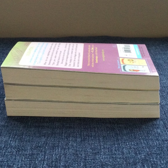 Bloomsbury Books - A Maggie Brooklyn Mystery by Leslie Margolis - 3 Volumes - Picture 3 of 13